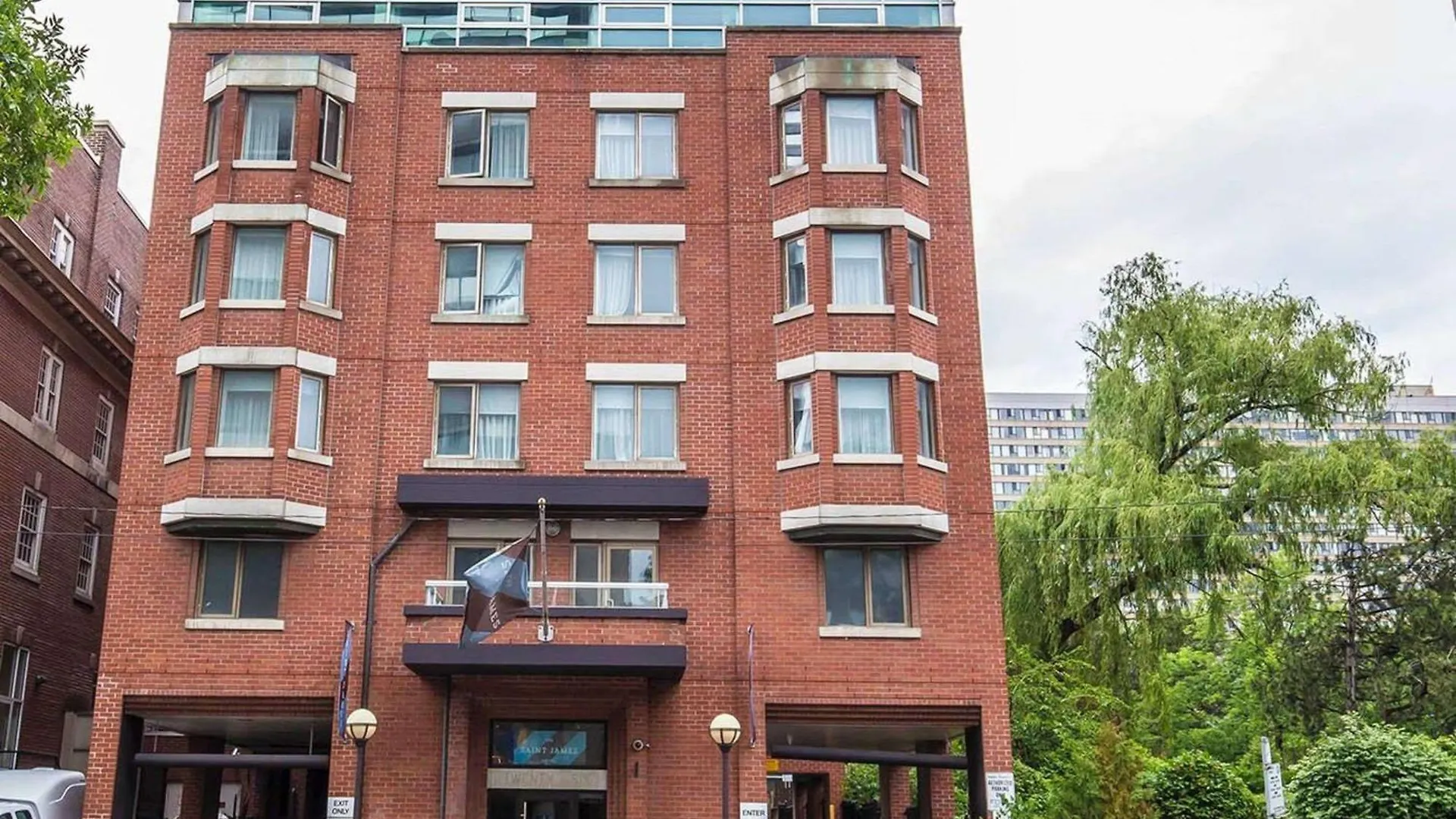 4 Budget Hotels in Downtown Toronto for Smart Travelers