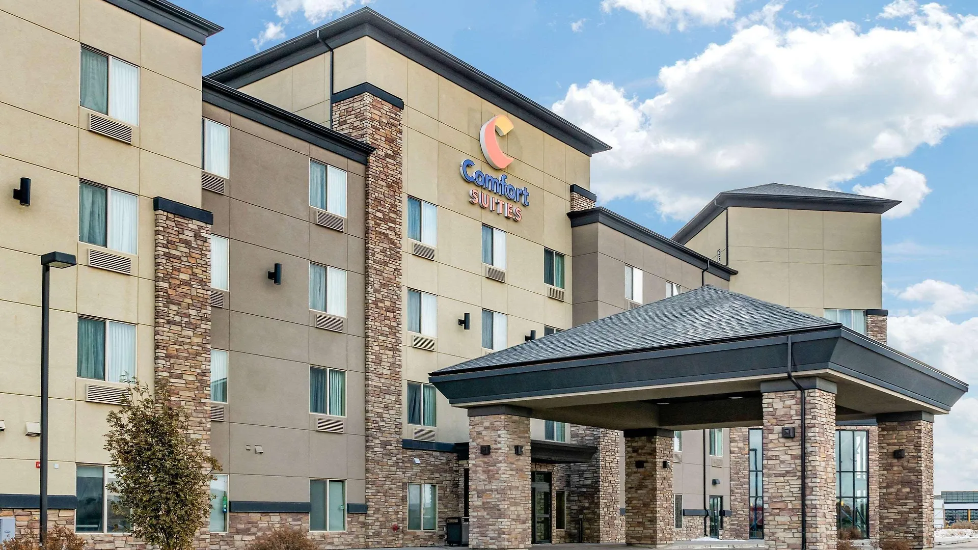 4 Airport-Convenient Hotels Close to Fairhaven Bowl