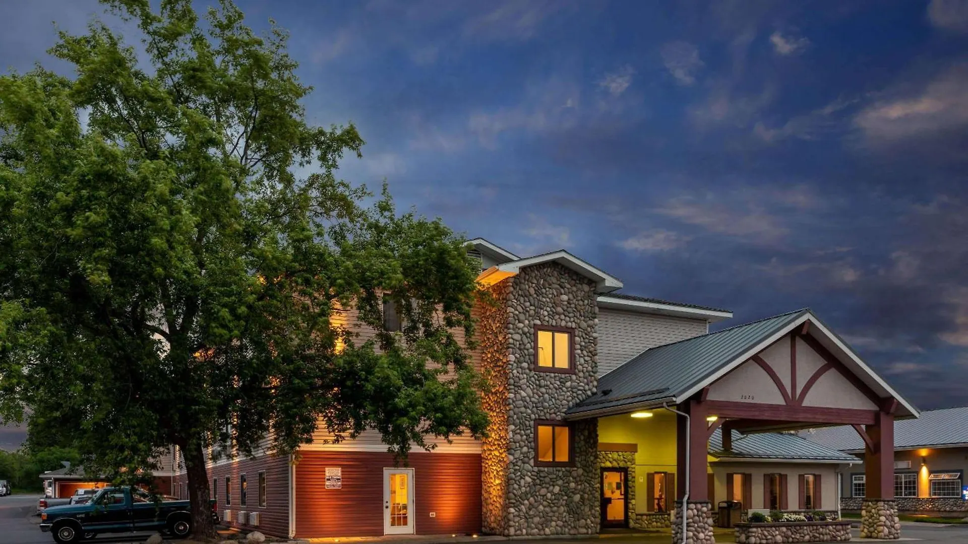 Staying Solo in Washington State: 15 Hotels Compared