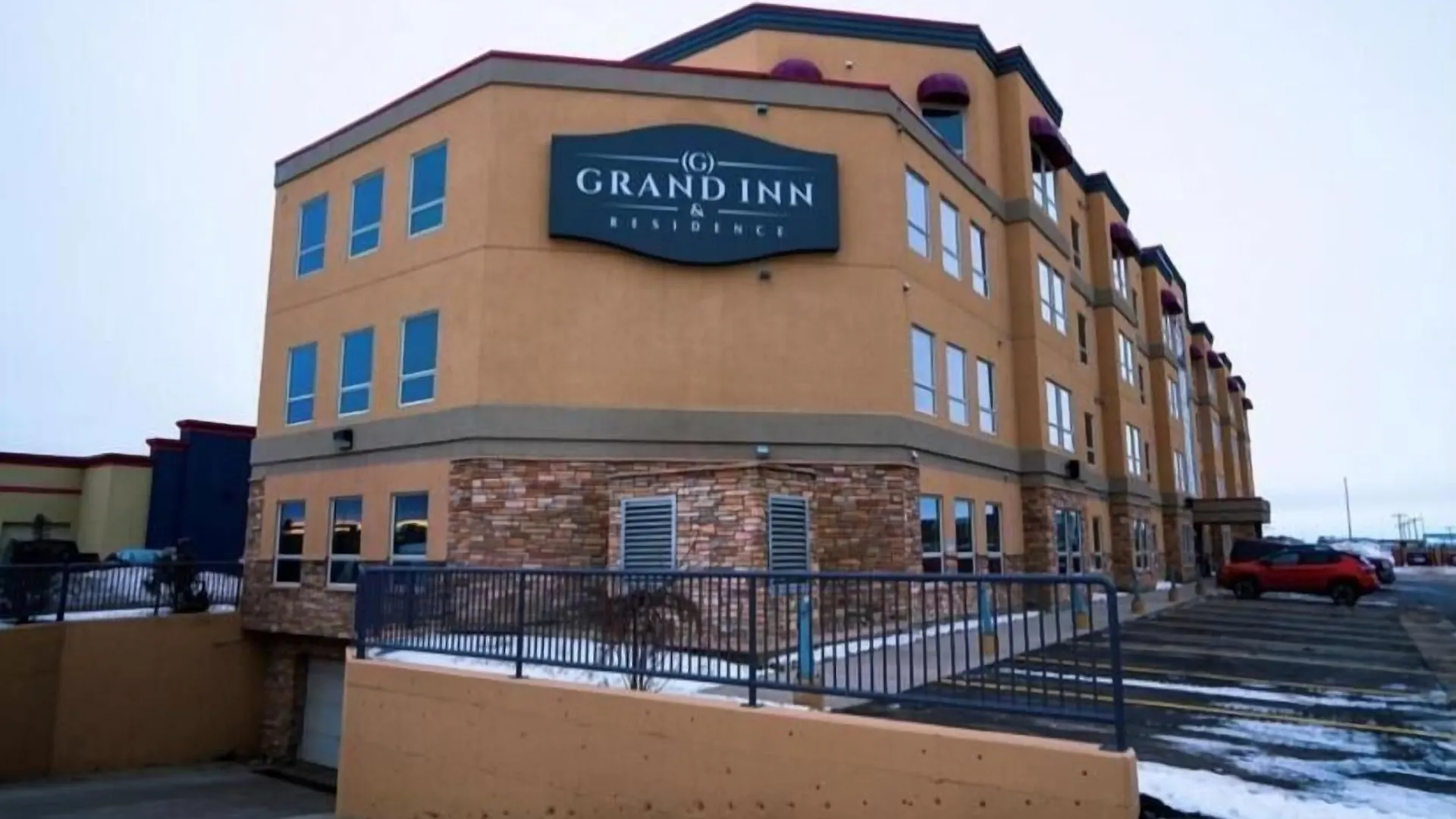 Where to Stay in Northern Alberta: 4 Best 3-Star Hotels