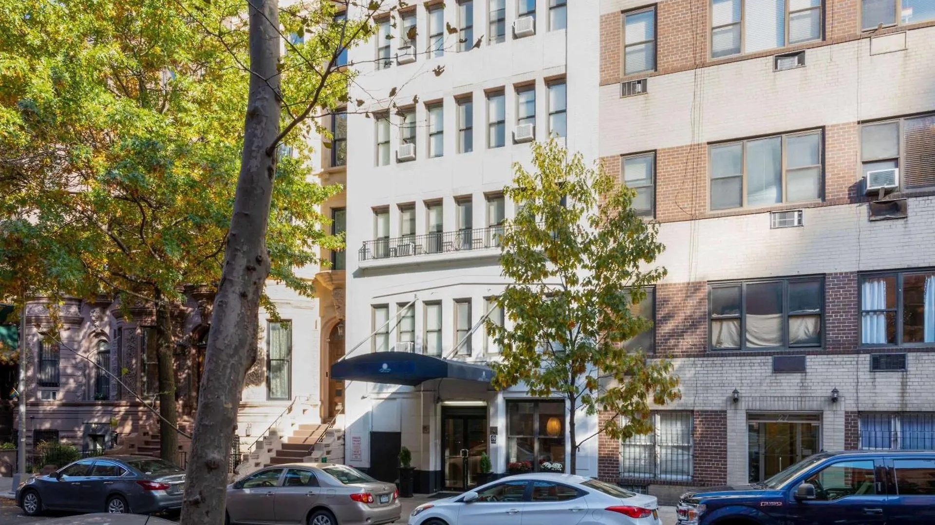 10 Smart Business Hotels Near Central Park Worth Booking