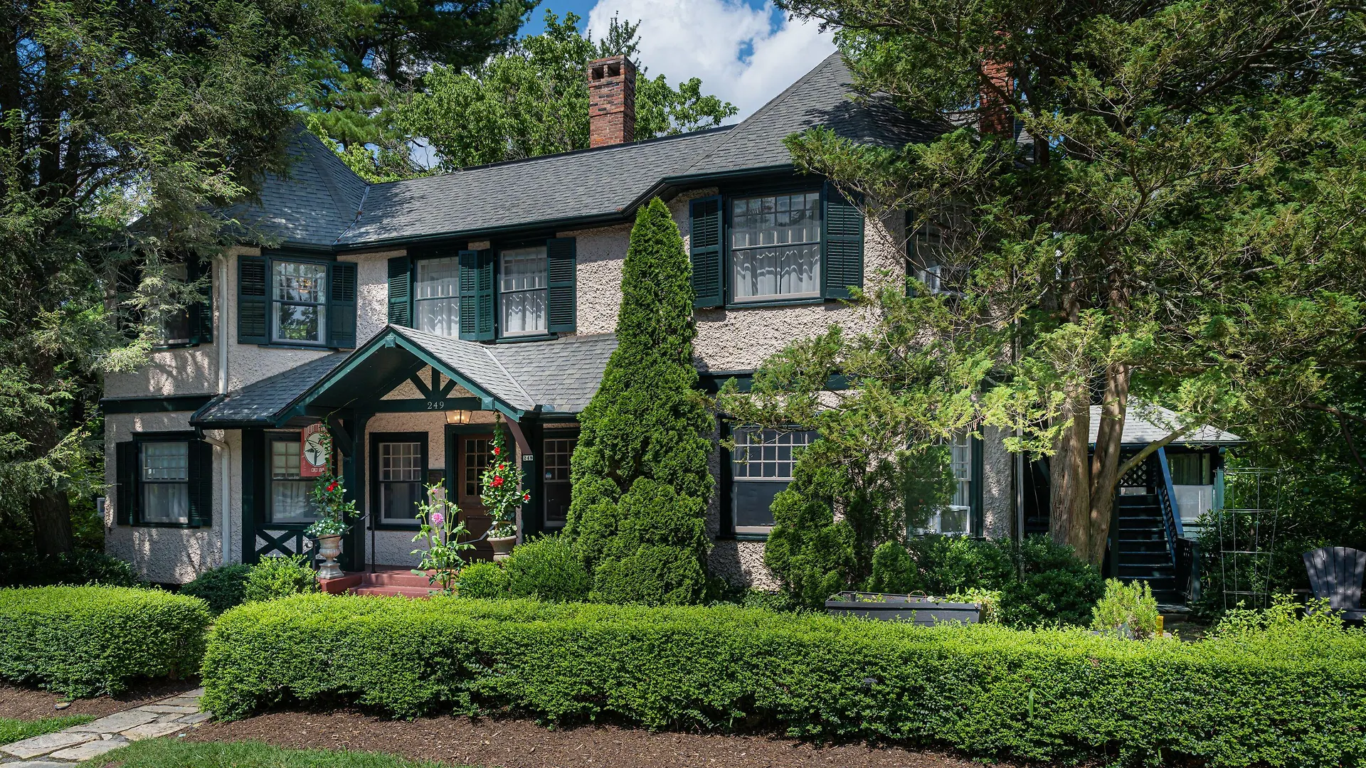 Where to Stay Near The Bender Gallery: 5 Central Asheville Hotels