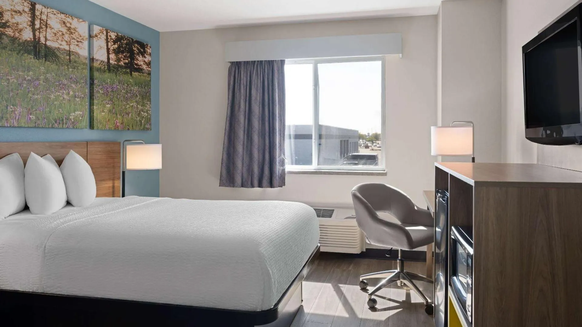 Where to Stay Near Menasha City Park Maintenance: 5 Airport Hotels