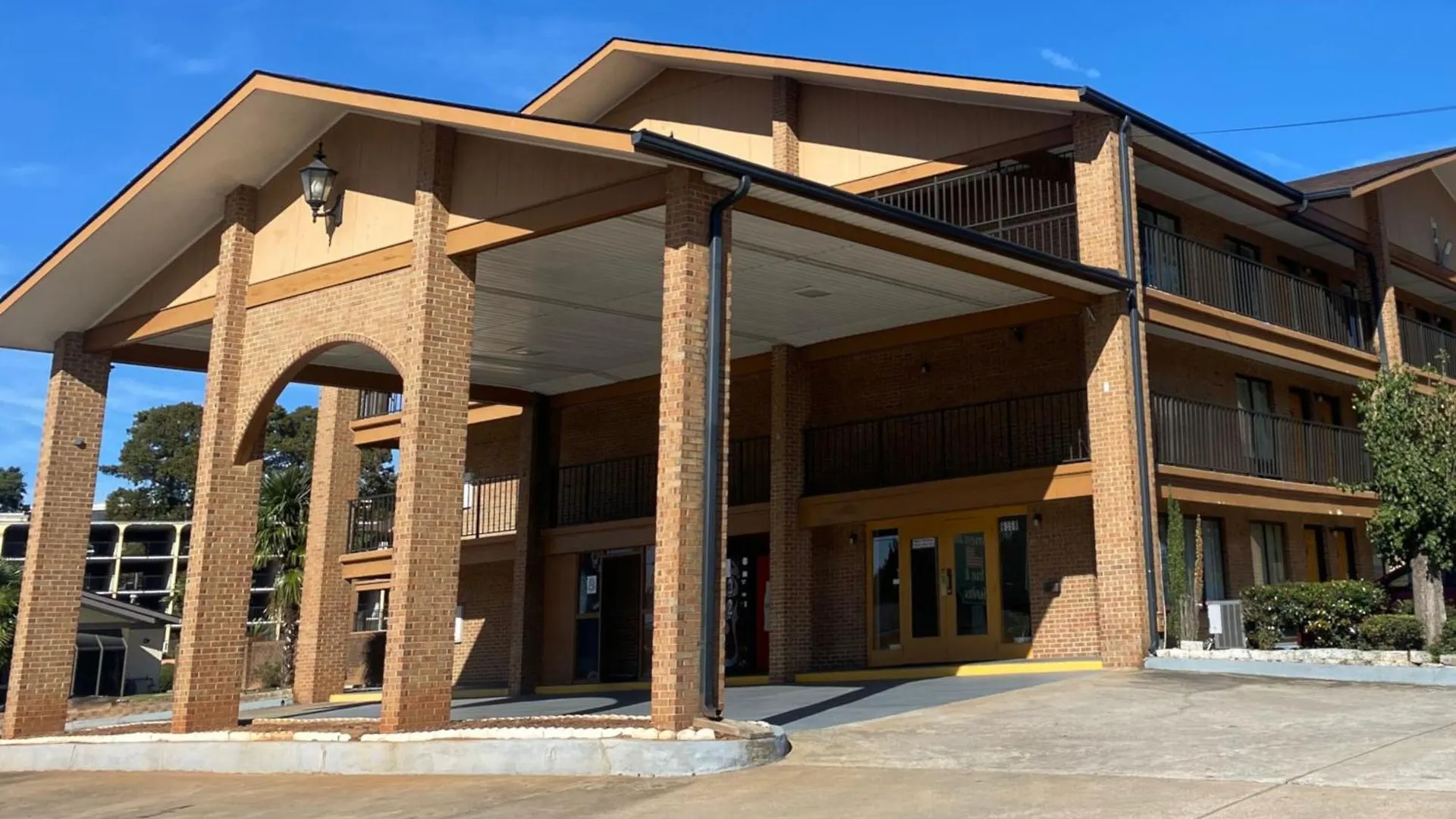 4 Top 3-Star Hotels Near Old National Athletic Assn Atlanta