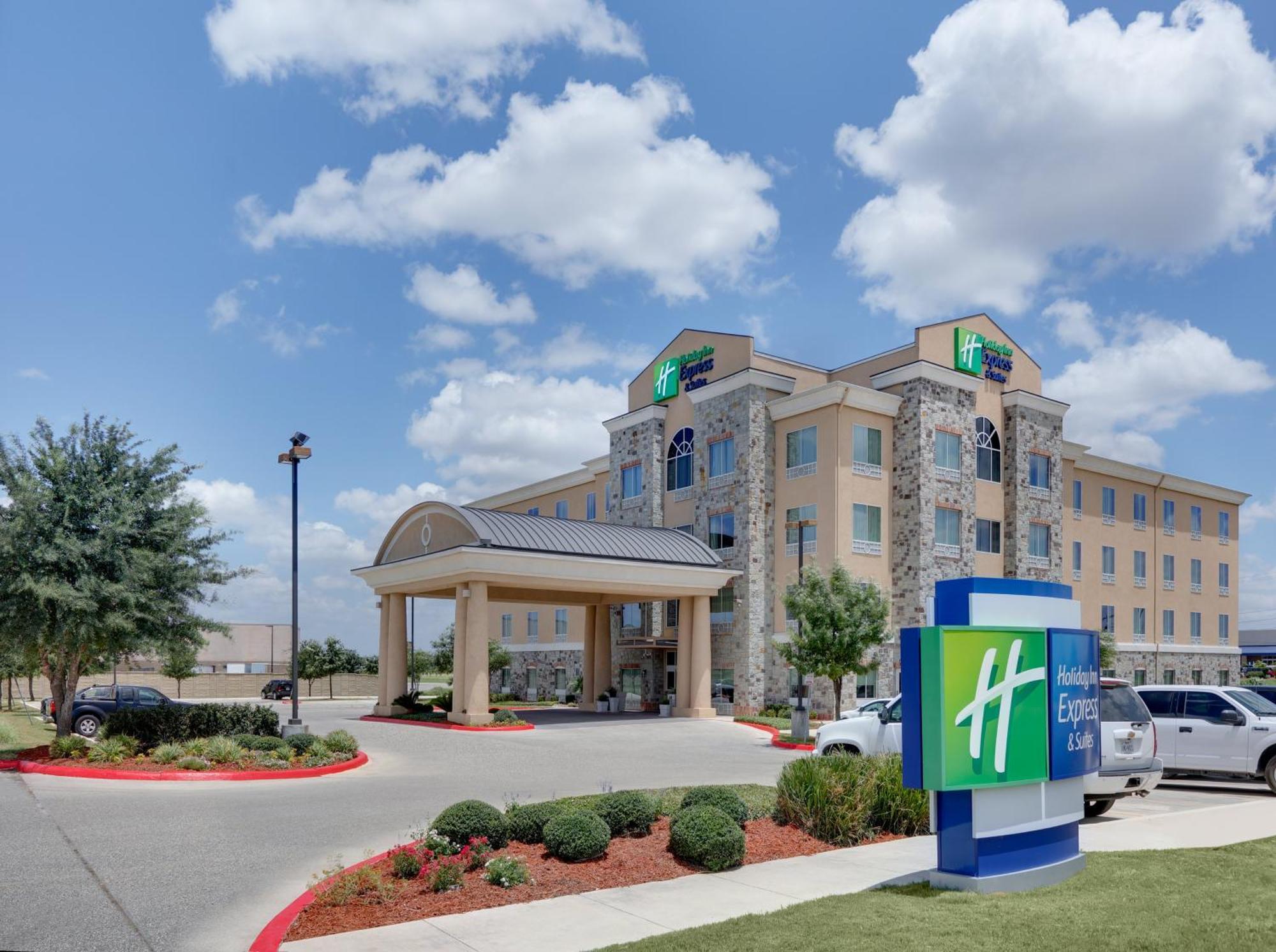 Staying In Southside San Antonio: 5 Business Hotels Compared