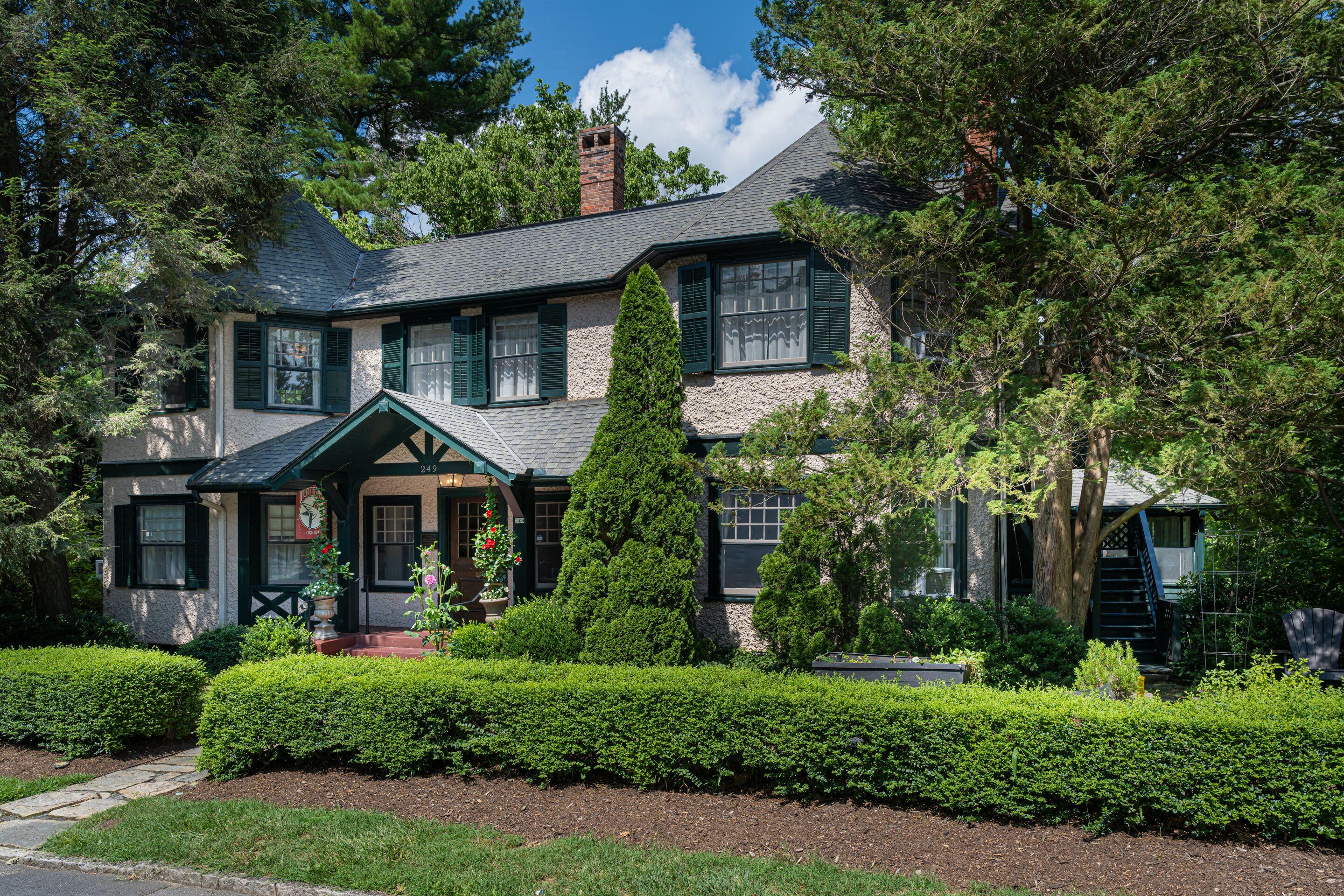 Where to Stay Near The Bender Gallery: 5 Central Asheville Hotels