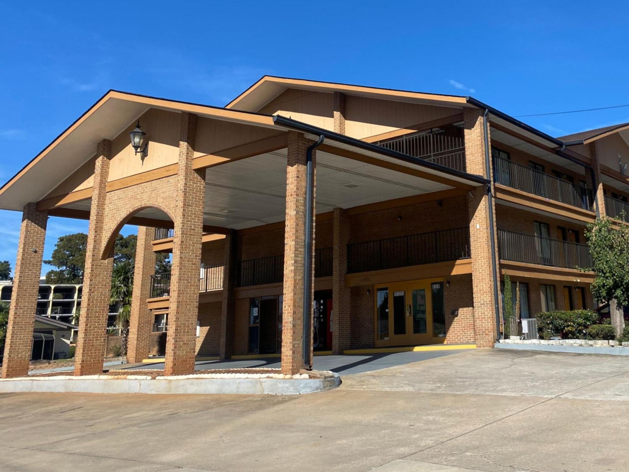 4 Top 3-Star Hotels Near Old National Athletic Assn Atlanta